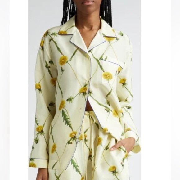 Burberry
Dandelion Lattice Print Silk
Pajama Shirt - Picture 2 of 10